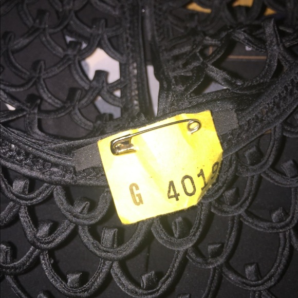 Elie Tahari Black Dress with Neckline Embellishment Size 12 - Picture 3 of 3